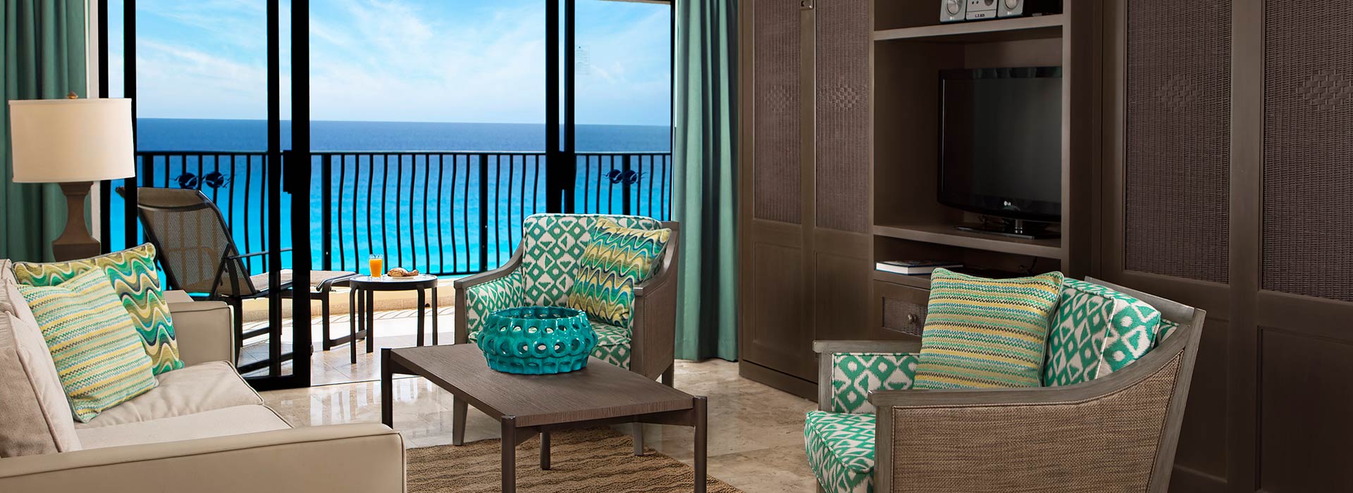 Balcón privado de nuestras villas frente al mar en nuestro resort Todo Incluido en Cancún