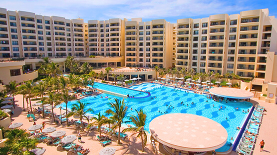 resort in Cancun with mini market